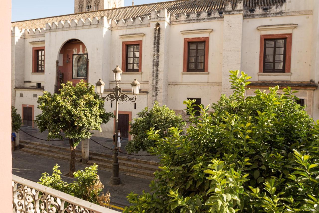 Puerta Catedral Apartments Seville Exterior photo